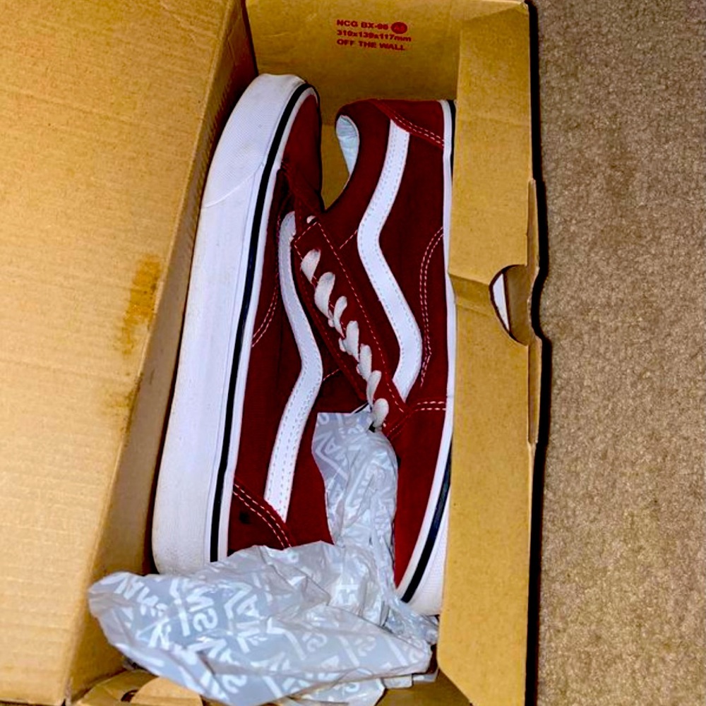 Size US women’s 7 Maroon Old Skool Vans